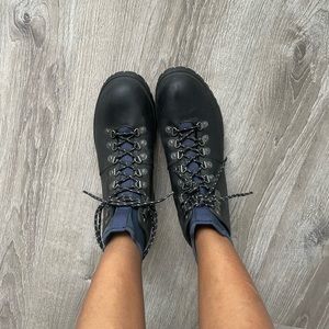 Vince Camuto Berlo water resistant rain hiking boot 10W/8.5M